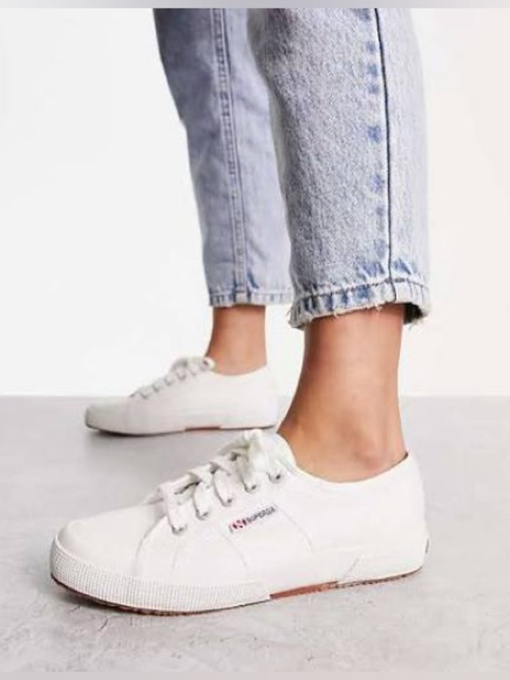 2750 Cotu Classic Sneakers - White 
8.5W/39.5EU